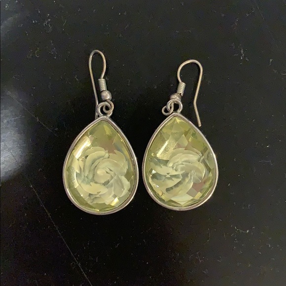 GREEN CRYSTAL EARRINGS WITH FLOWERS INSIDE - Picture 1 of 1